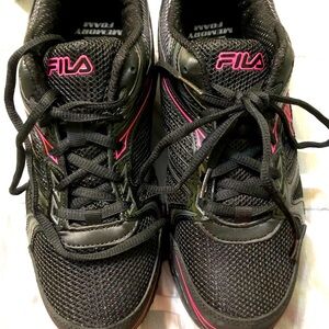 Fila STEEL TOE athletic style work shoe. 9.5